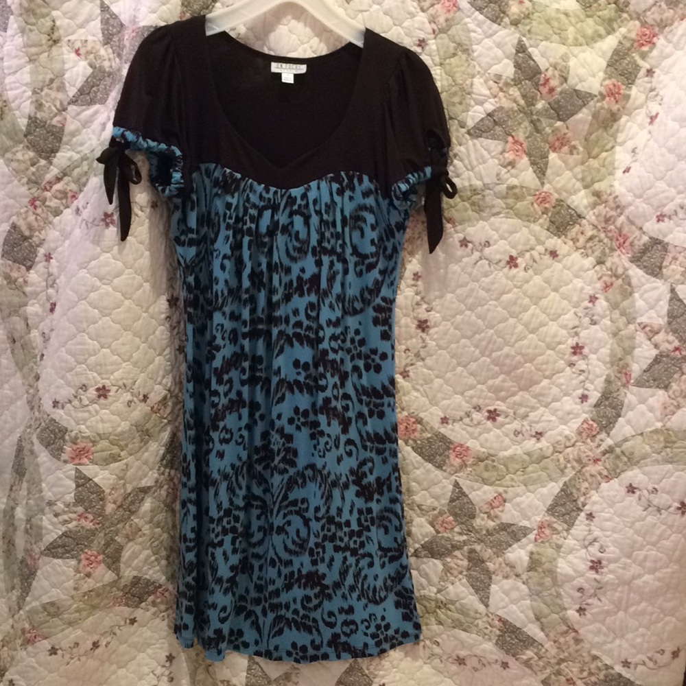 En focus dress